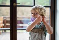 EUA: mulher é autuada após ameaçar levar arma à escola se máscaras fossem obrigatórias