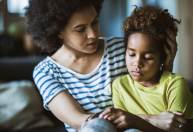 Educação de meninos para “nova masculinidade” começa em casa, diz especialista