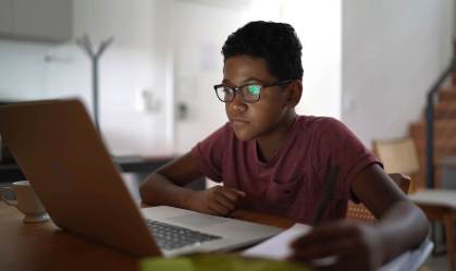 Seu filho está usando IA nas tarefas da escola? Saiba como orientá-lo