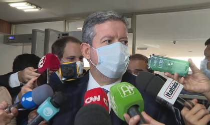 Presidente da Câmara dos Deputados Arthur Lira (PP-PR) em entrevista à imprensa