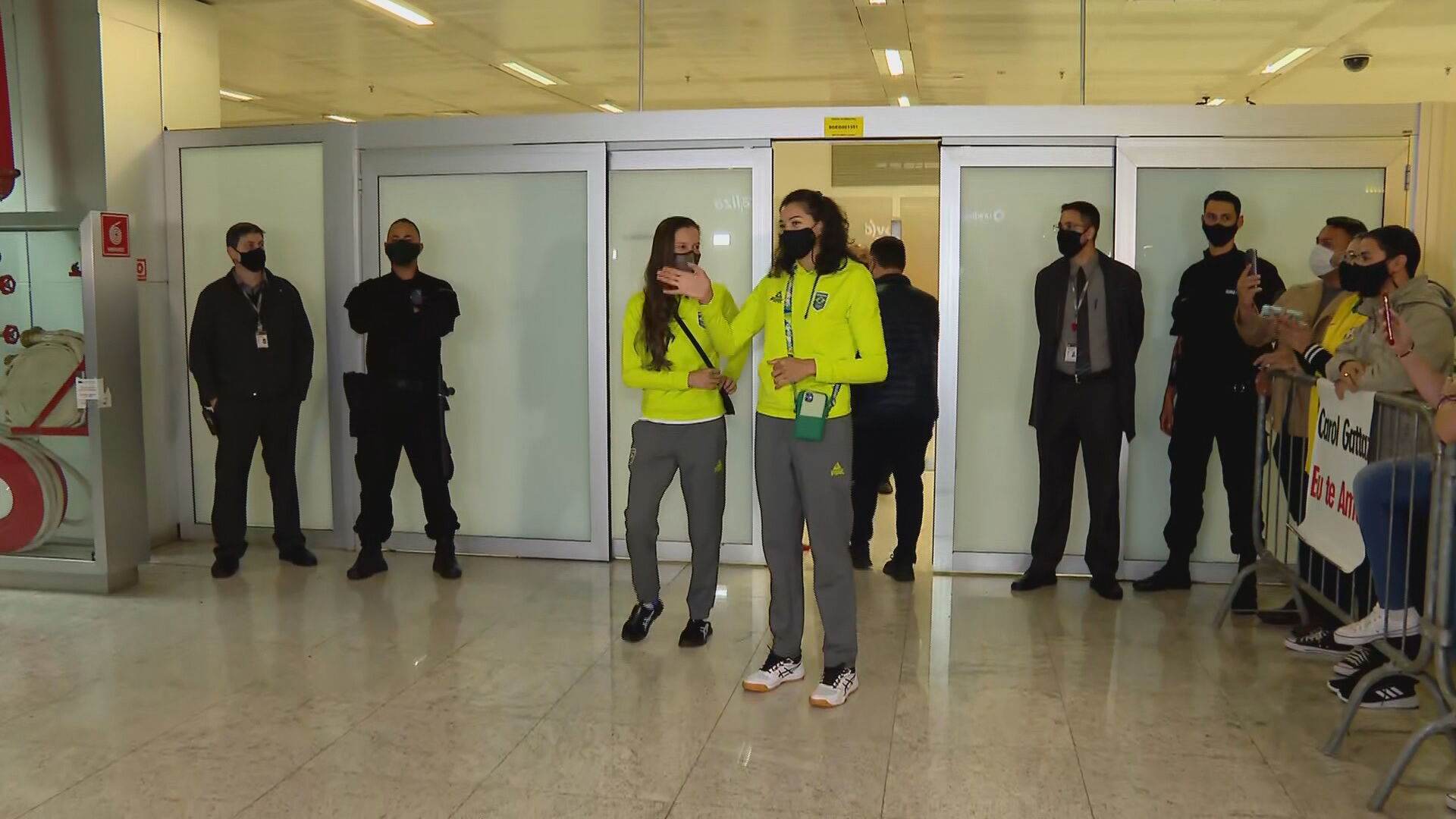 Seleção brasileira de vôlei chega ao Brasil de Tóquio