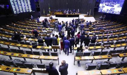 Plenário da Câmara dos Deputados durante votação da PEC do voto impresso
