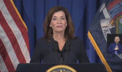 Quem é Kathy Hochul, a primeira mulher da história a governar Nova York