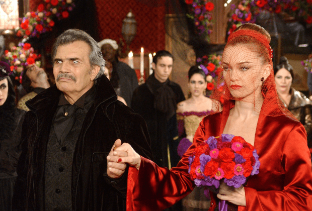 Tarcísio Meira e Julia Lemmertz em "O Beijo do Vampiro" Tarcísio Meira e Julia Lemmertz em "O Beijo do Vampiro"