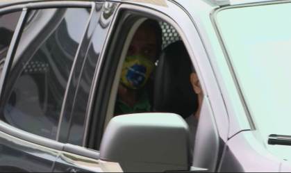 Roberto Jefferson usou máscara com as cores da bandeira do Brasil