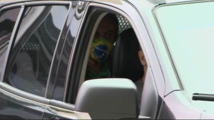 Roberto Jefferson usou máscara com as cores da bandeira do Brasil