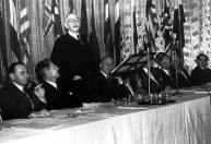 50 anos pós-Bretton Woods: dólar (ainda) reina em meio à febre de criptomoedas