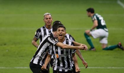 Atlético-MG venceu o Palmeiras neste sábado (14)