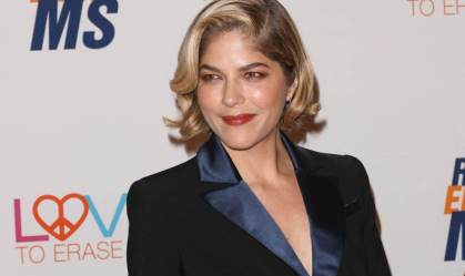 Selma Blair compartilha atualização sobre luta contra esclerose múltipla