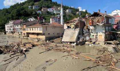 Área atingida por enchentes na Turquia