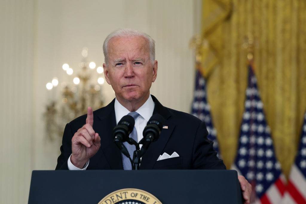 Joe Biden discursa na Casa Branca