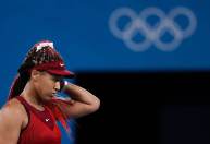 Tenista Naomi Osaka interrompe entrevista coletiva aos prantos