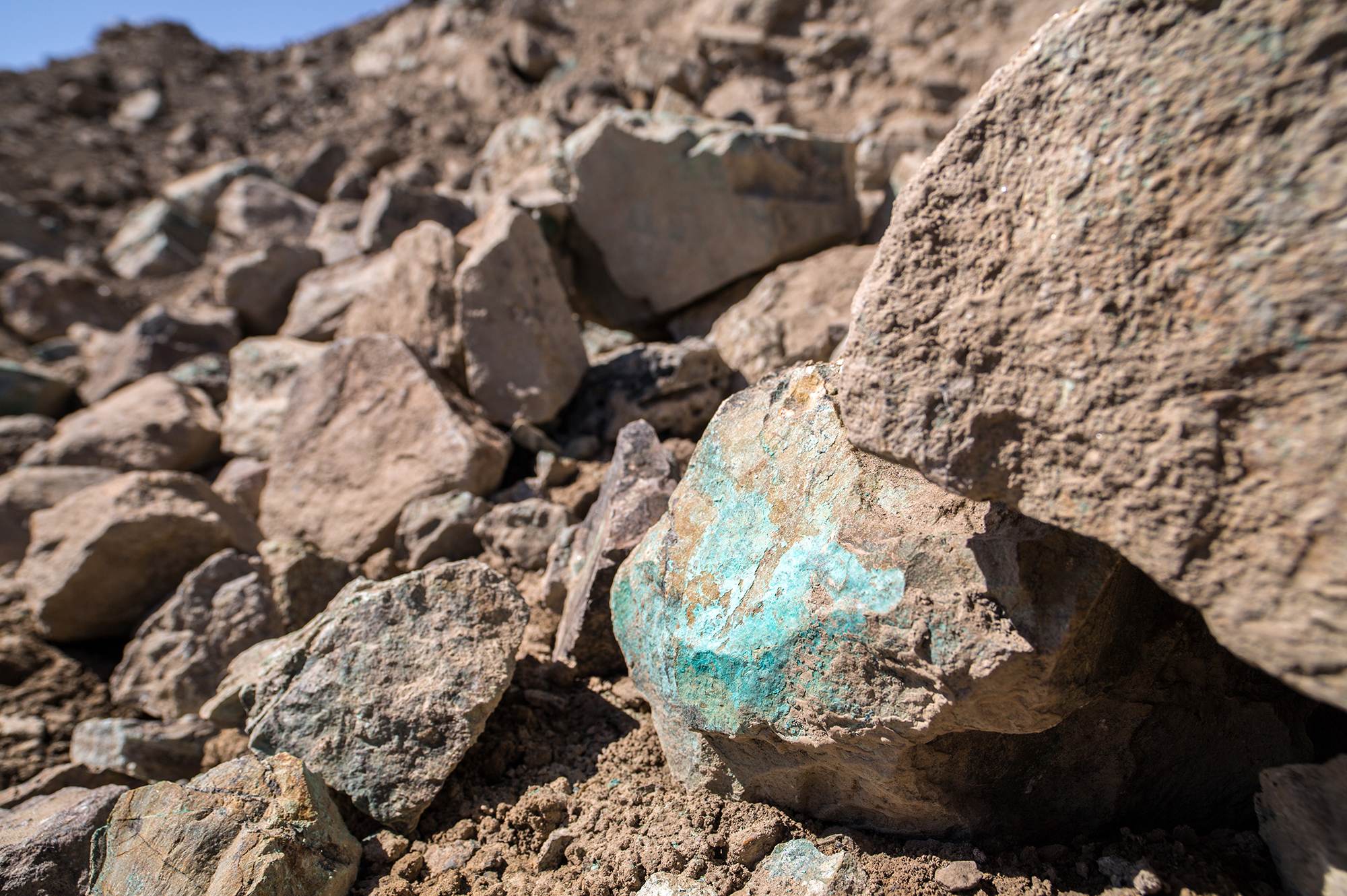 Minério de cobre em Aynak, na província de Logar, no Afeganistão Minério de cobre em Aynak, na província de Logar, no Afeganistão