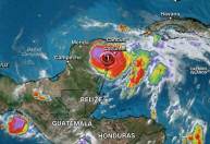 Tempestade Grace se transforma em furacão e atinge Cancún