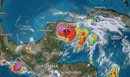 Tempestade Grace se transforma em furacão e atinge Cancún