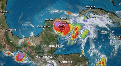 Tempestade Grace se transforma em furacão e atinge Cancún
