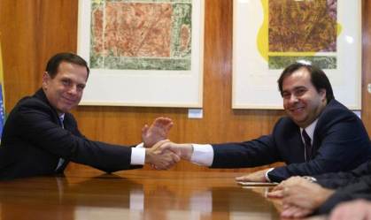 Rodrigo Maia vai coordenar programa de governo de Doria na disputa à Presidência