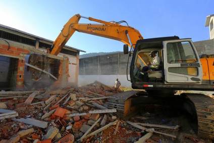  'Motel irregular' construído dentro da cadeia pública Jorge Santana foi demolid