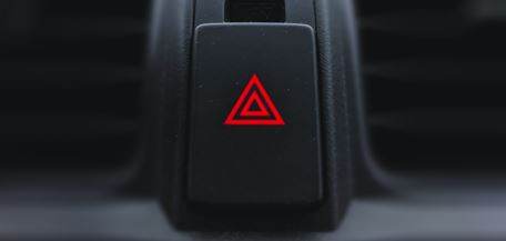 Pisca-alerta de carro / Unsplash/Sigmund