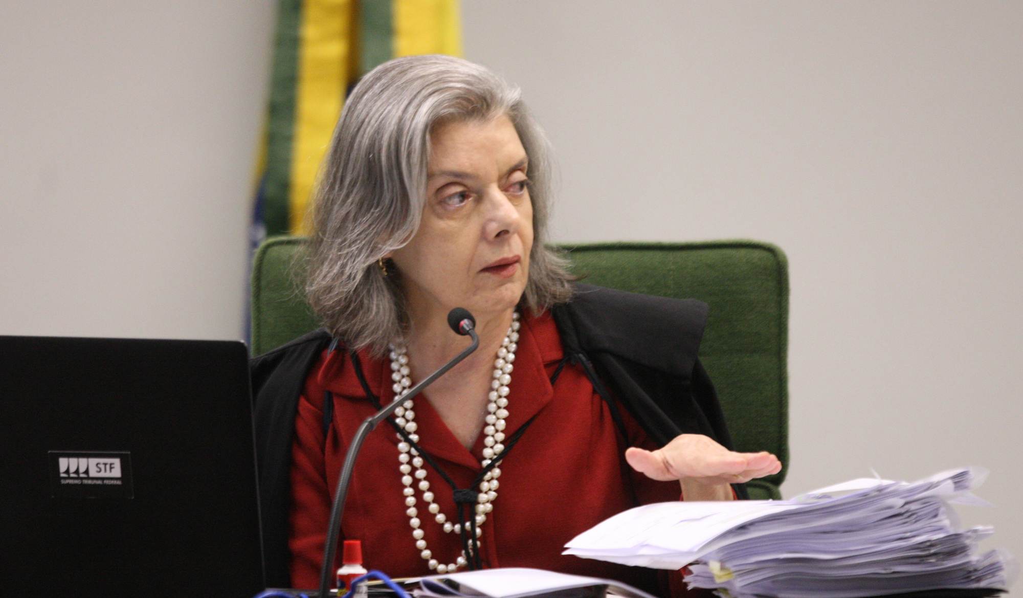 Ministra Cármen Lúcia durante sessão da 2ª turma do STF