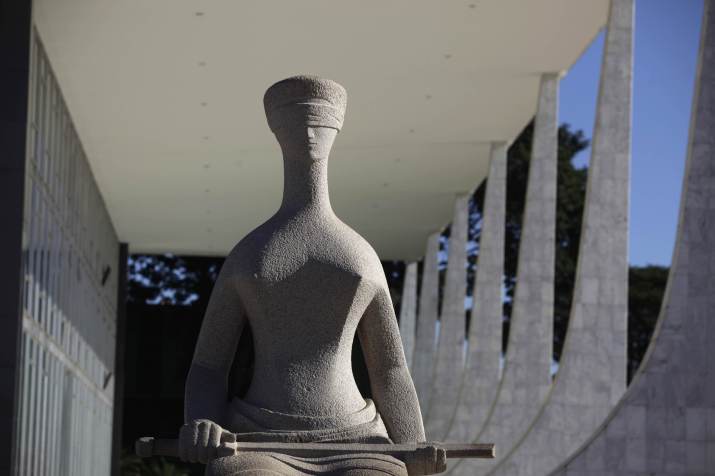 Estátua da Justiça em frente à sede do Supremo Tribunal Federal, em Brasília / REUTERS