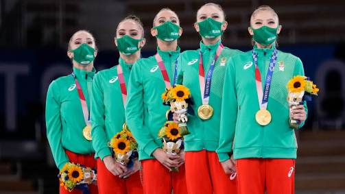 Búlgaras Simona Dyankova, Stefani Kiryakova, Madlen Radukanova, Laura Traets e Erika Zafirova levaram o ouro na ginástica rítmica em equipes (08/08/2021)