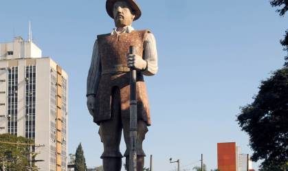 Suspeito de atear fogo à estátua de Borba Gato permanecerá preso