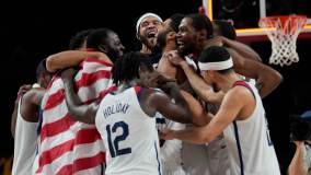 No basquete masculino, seleção dos Estados Unidos venceu a da França por 87 a 82 e conquistou o tetra nas Olimpíadas (07/08/2021)