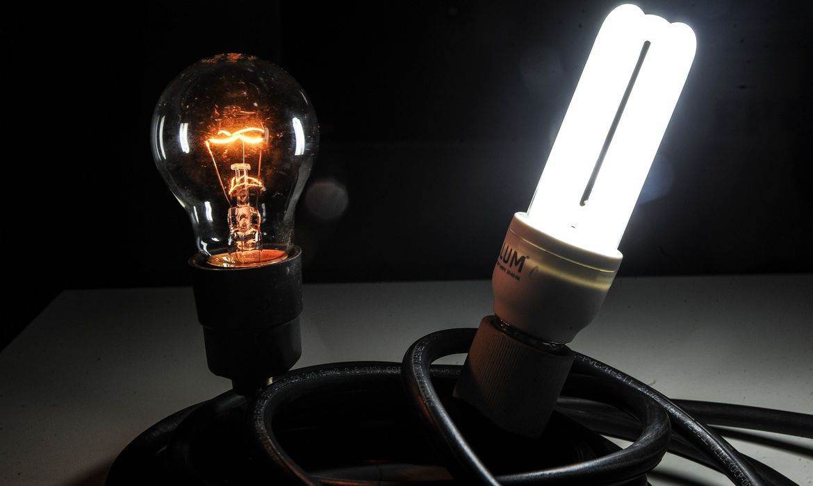 Aneel projeta aumento de 9,4% na conta de luz, quase o dobro da inflação