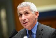 Fauci diz que EUA se preparam para enfrentar Ômicron, mas é “cedo” para lockdown