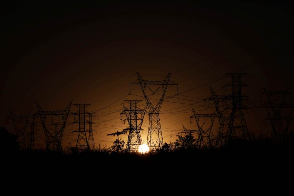 Linhas de transmissão de energia Linhas de transmissão de energia