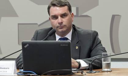 Flávio Bolsonaro pede que Witzel explique à Justiça declarações na CPI