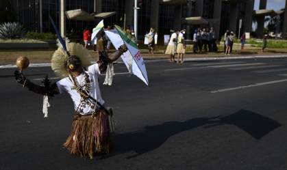 BRASÍLIA, ÍNDIOS NO CONGRESSO