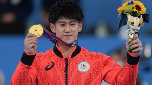 Daiki Hashimoto (Japão) ficou com ouro na final das barras paralelas