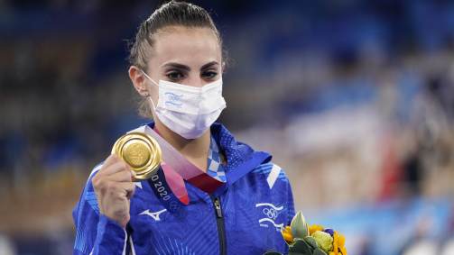 Linoy Ashram, de Israel, conquistou ouro no individual geral da ginástica rítmica