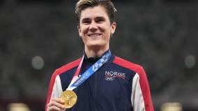 Jakob Ingebrigtsen, da Noruega, foi o vencedor na prova masculina dos 1.500m