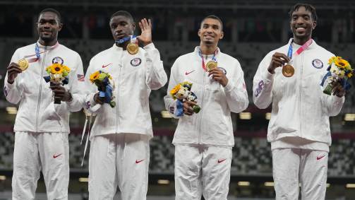 No revezamento masculino 4x400m vitória também ficou com a equipe dos EUA