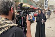 Repórter da CNN deixa Afeganistão em voo com refugiados