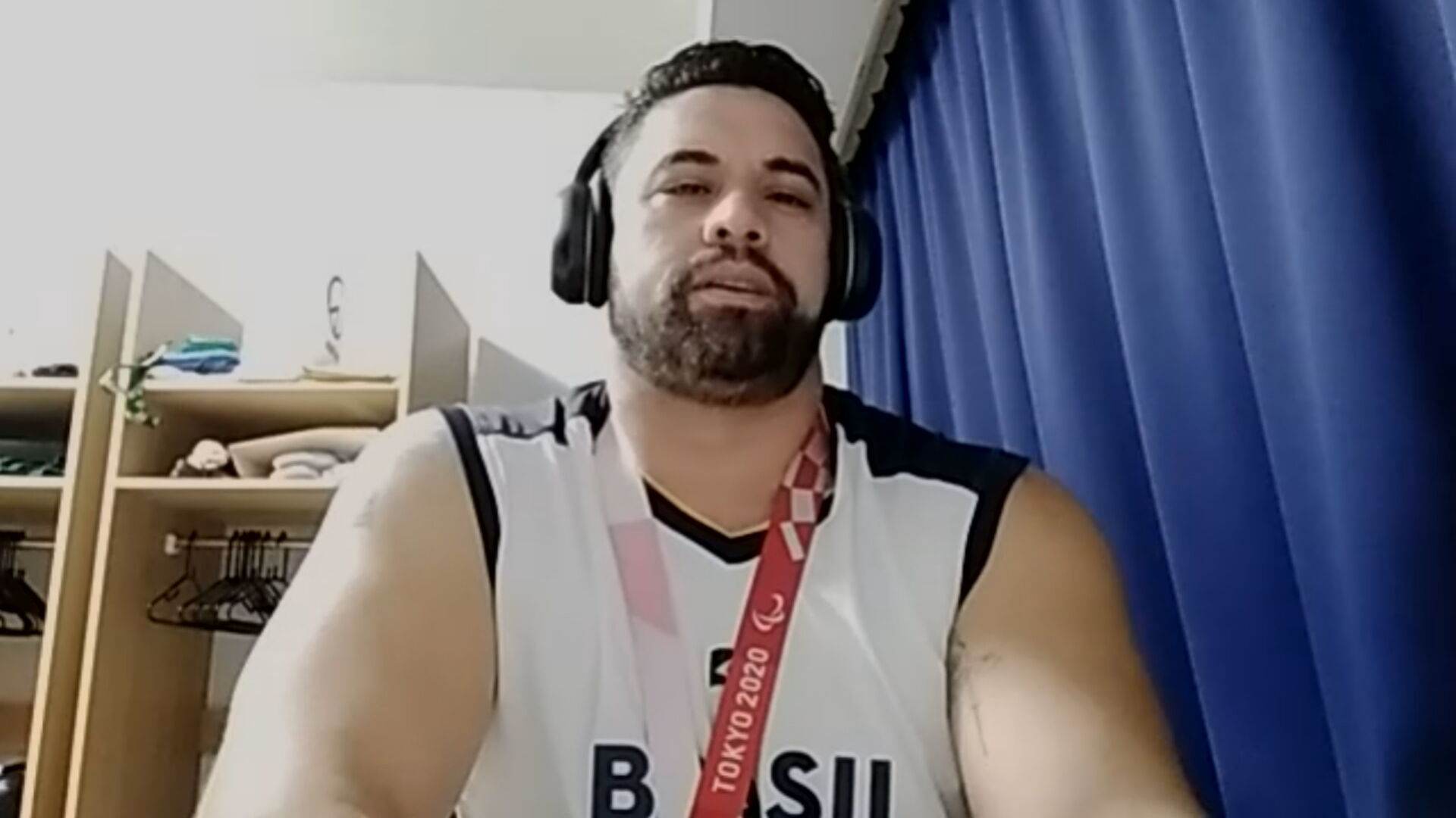 Jovane Guissone, medalhista de prata na esgrima