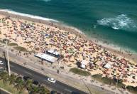 Ossada encontrada na praia da Barra da Tijuca não é humana, diz IML