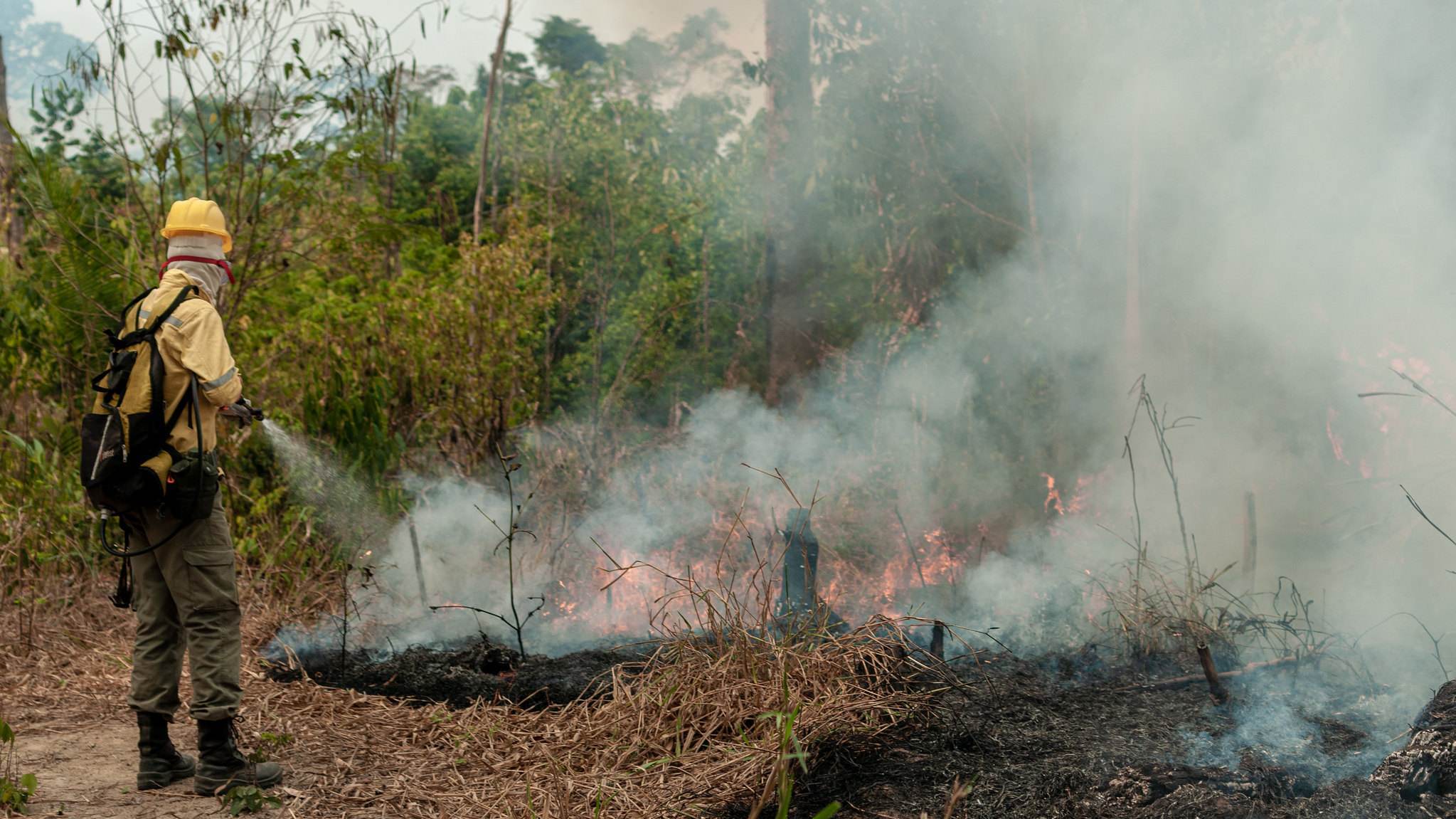 Brigadista do Ibama participa de operação conjunta para combater incêndios na Amazônia