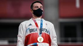 Britânico Matthew Walls ficou com medalha de ouro no ciclismo omnium