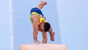 Caio Souza em um de seus saltos na final masculina do aparelho nas Olimpíadas de 2020