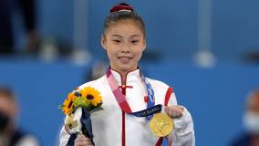 Chenchen Guan (China) conquistou ouro na final da trave na ginástica artística