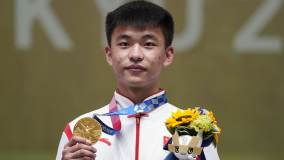 Chinês Changhong Zhang conquistou ouro e estabeleceu recorde mundial na prova de carabina 50 metros três posições
