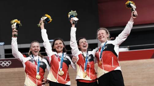 Equipe alemã celebra ouro e recorde olímpico na perseguição por equipes femininas em Tóquio