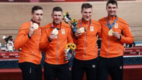Equipe da Holanda ficou com ouro na prova de ciclismo sprint por equipes