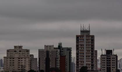 Cidade de São Paulo volta a registrar chuvas após um mês e tem fim de semana úmido