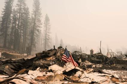 O incêndio contínuo já queimou mais de 500 mil acres no estado americano da Califórnia - 9 de agosto de 2021