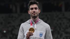 Grego Miltiadis Tentoglou superou cubano e venceu prova masculina de salto em distância com marca de 8,41m